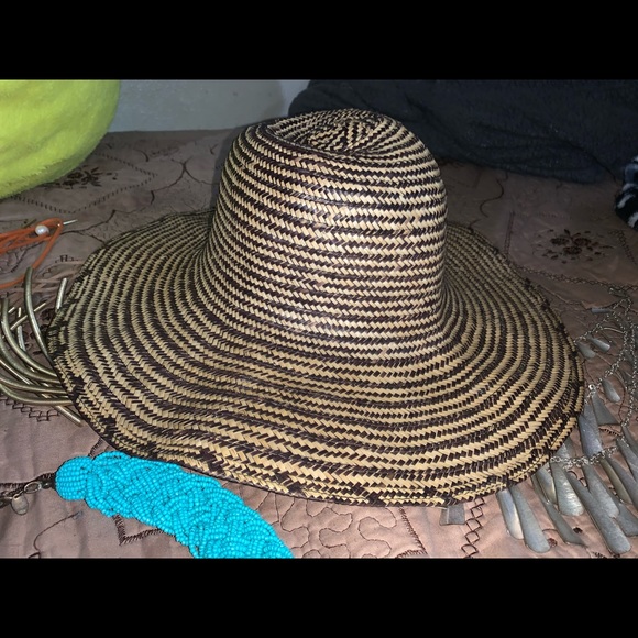 Beach hat - Picture 2 of 2